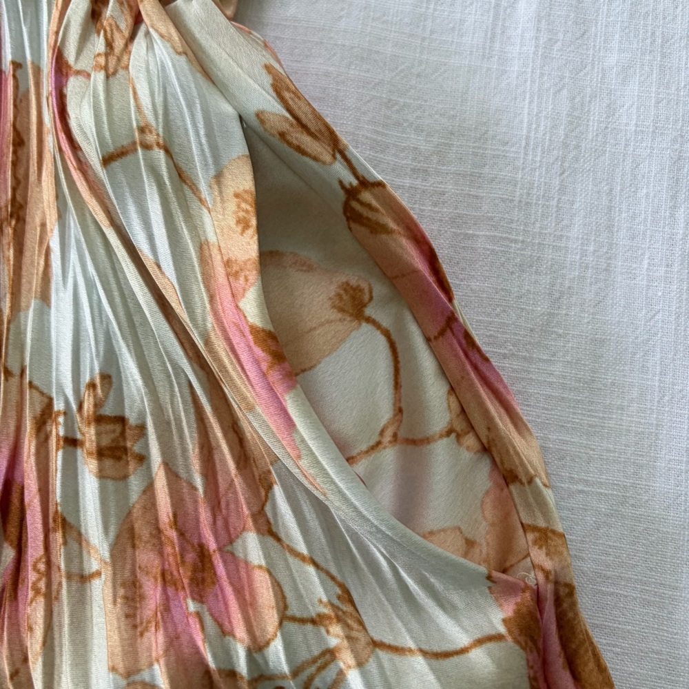 Vince Satin Pleated Floral Cap Sleeve Dress - Picture 6 of 7